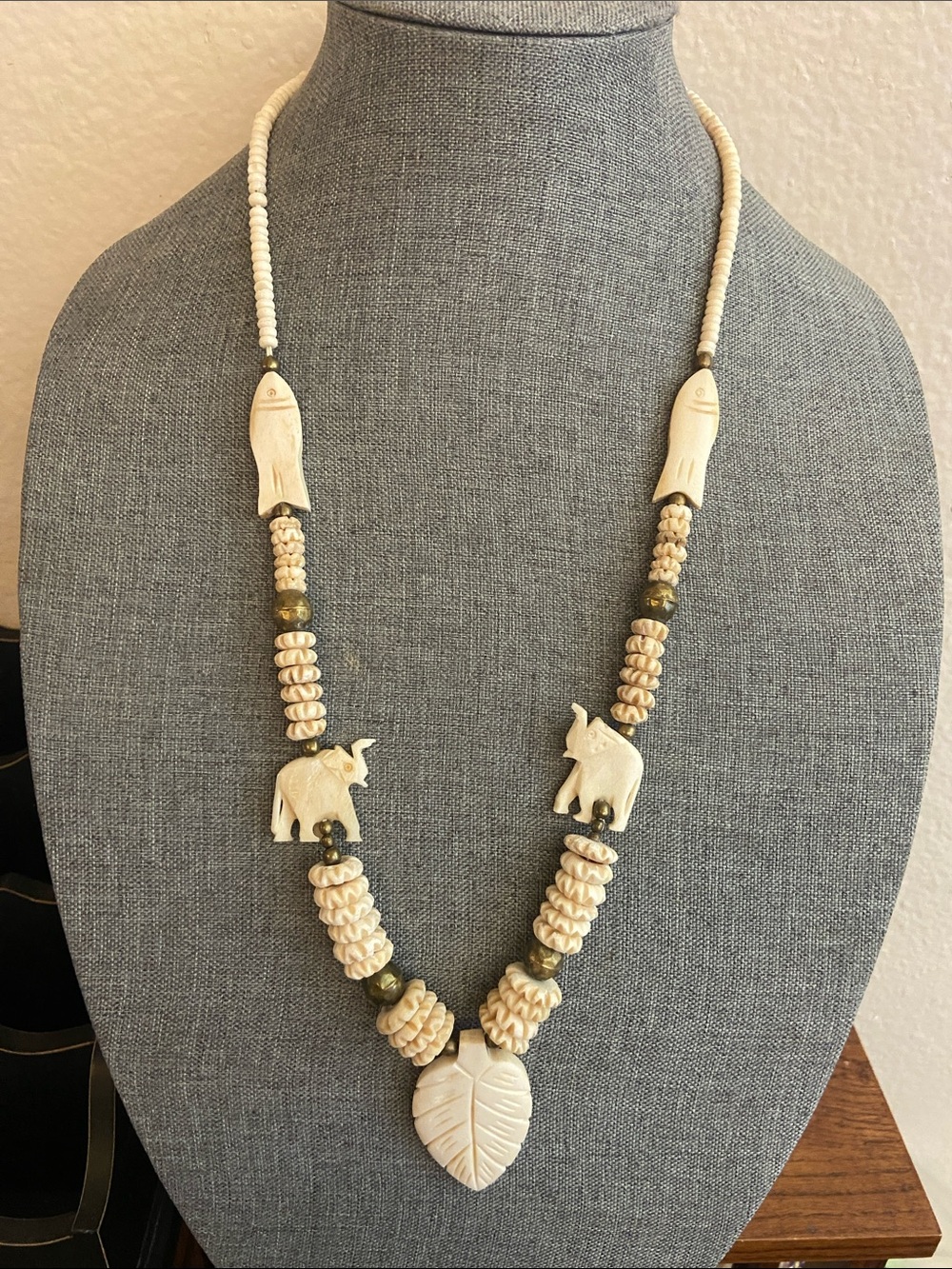 VINTAGE Hand-Carved BONE FISH Elephant & Leaf Bead Necklace